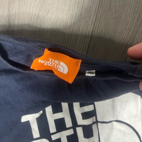 Navy north face top - Picture 3 of 3